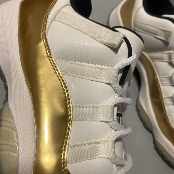 Size 8.5 - Jordan 11 Retro Low Closing Ceremony 528895-103 Damage Box Pre-Owned - Picture 7 of 13